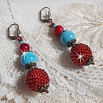 BO Bel’Art brodées avec des rocailles de couleur Vin sur des perles en bois à laquelle, perles en porcelaine, perles en verre marbrées et dormeuses en Laiton